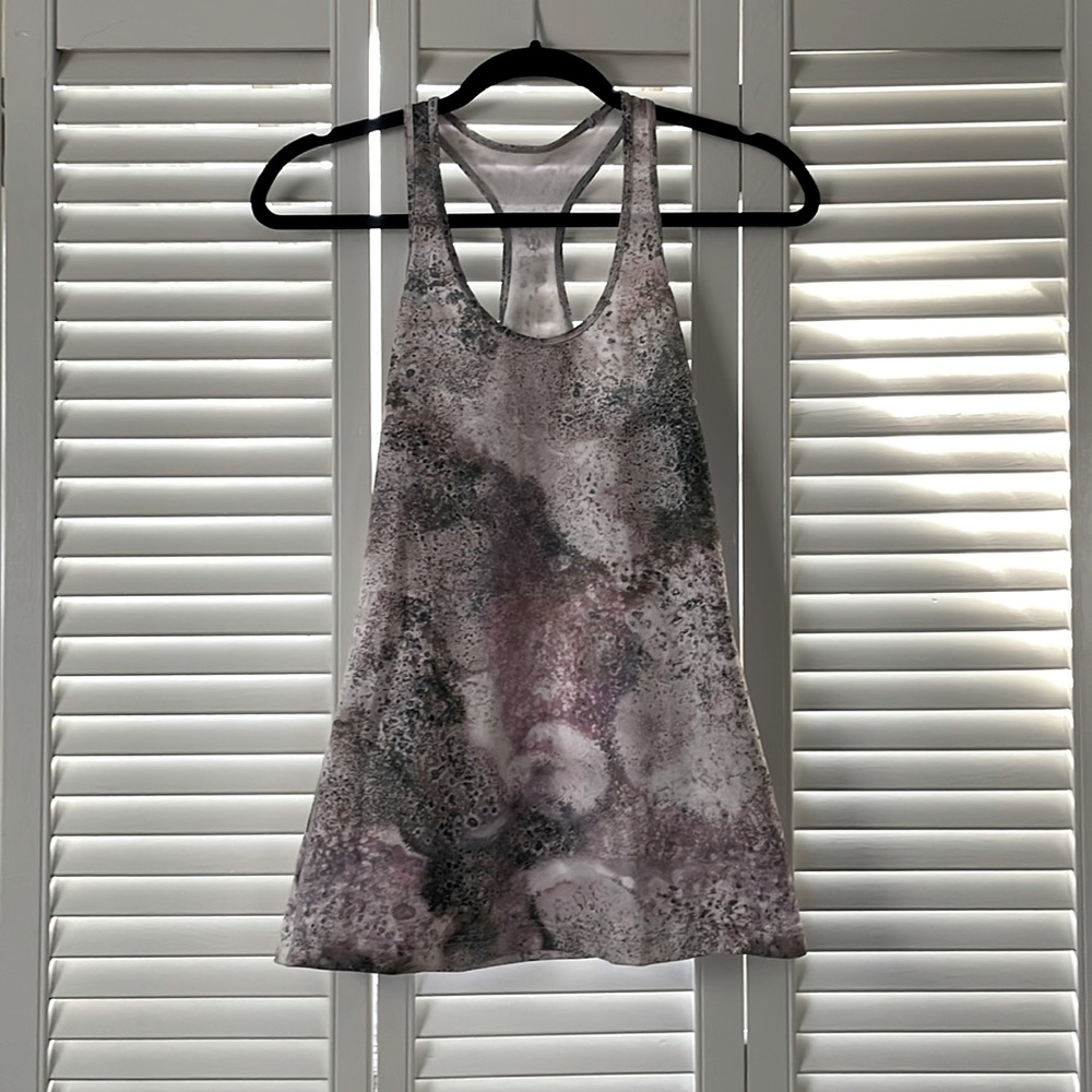 Lululemon racer back tank top size 6
